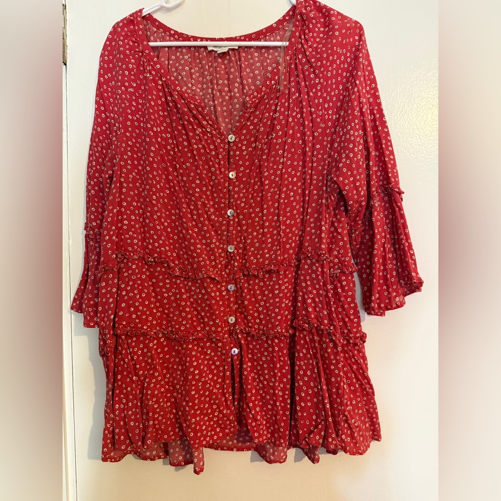 Red floral print women’s blouse 
Size large